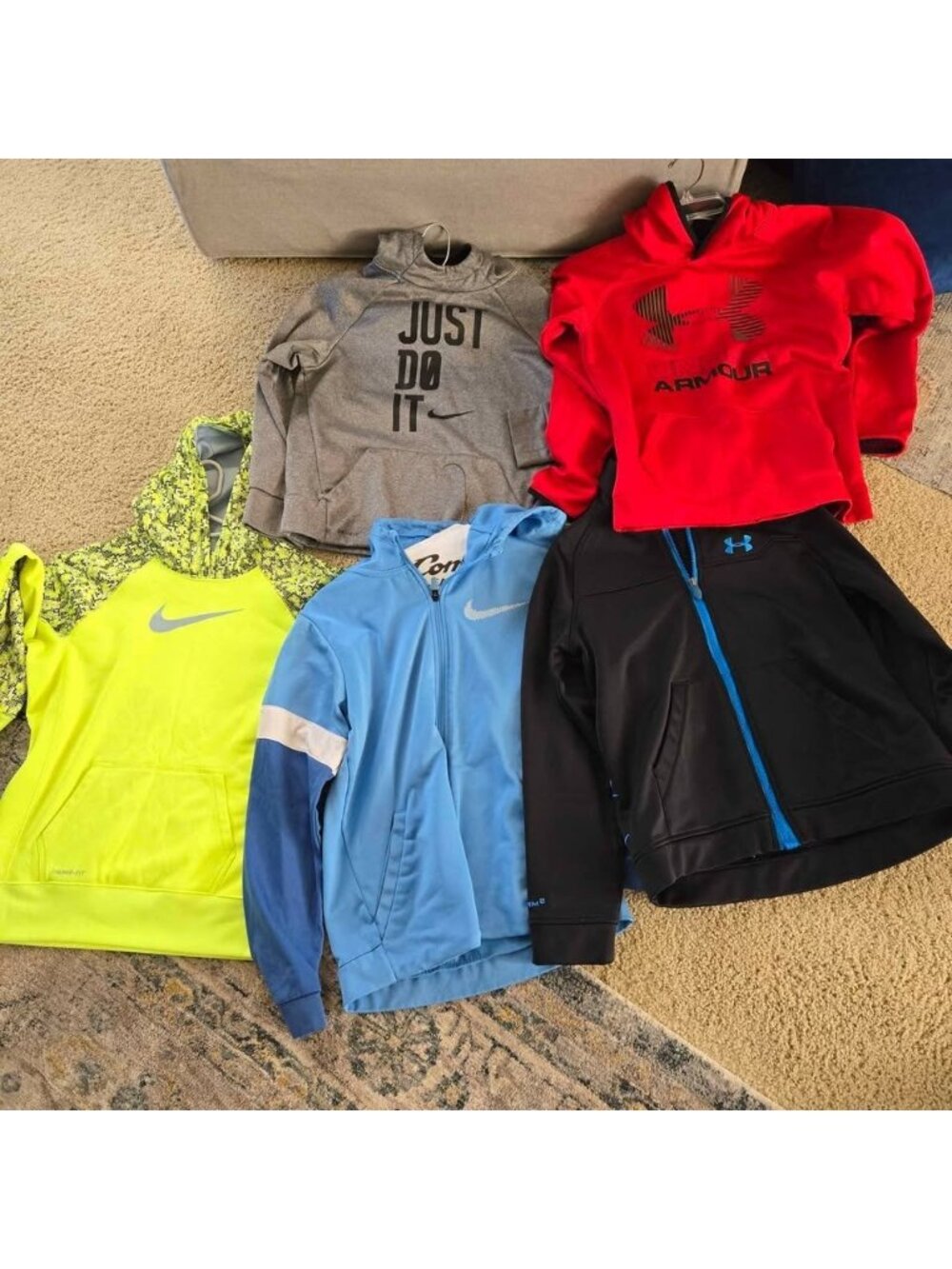 5 Youth XL Hoodies Under Armour